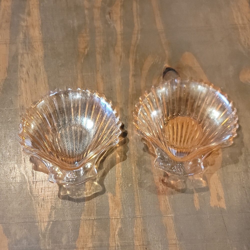 Shell-Shaped Glass Bowls in Warm Amber